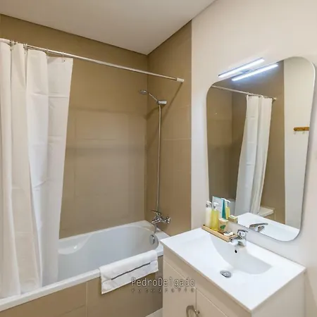 Apartment No Centro, Junto A Avenida Da Liberdade - 1 Drt *